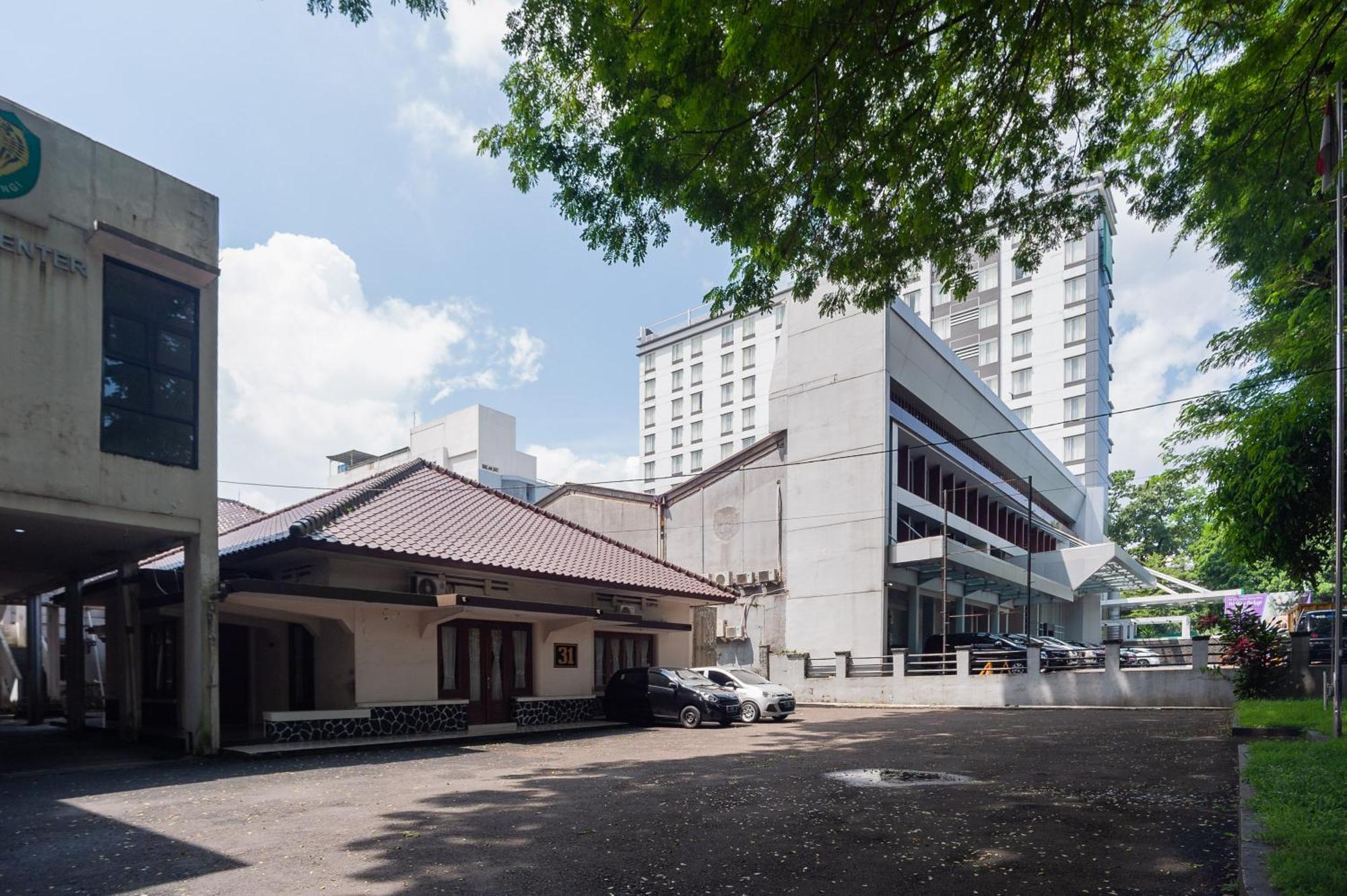 Reddoorz Plus Near Rs Pmi Bogor Eksteriør billede